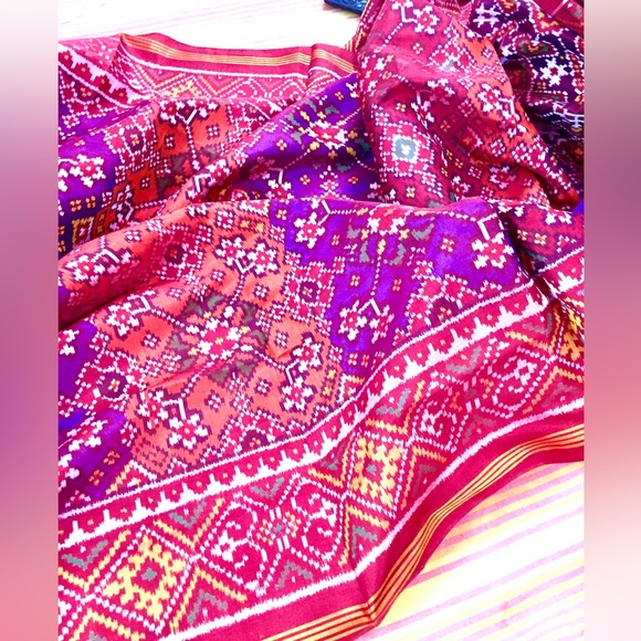 NEW !Exclusive!HandCrafted Gujarati ๐๐๐ญ๐จ๐ฅ๐ dupattas in pure mulberry silk - Picture 4 of 5